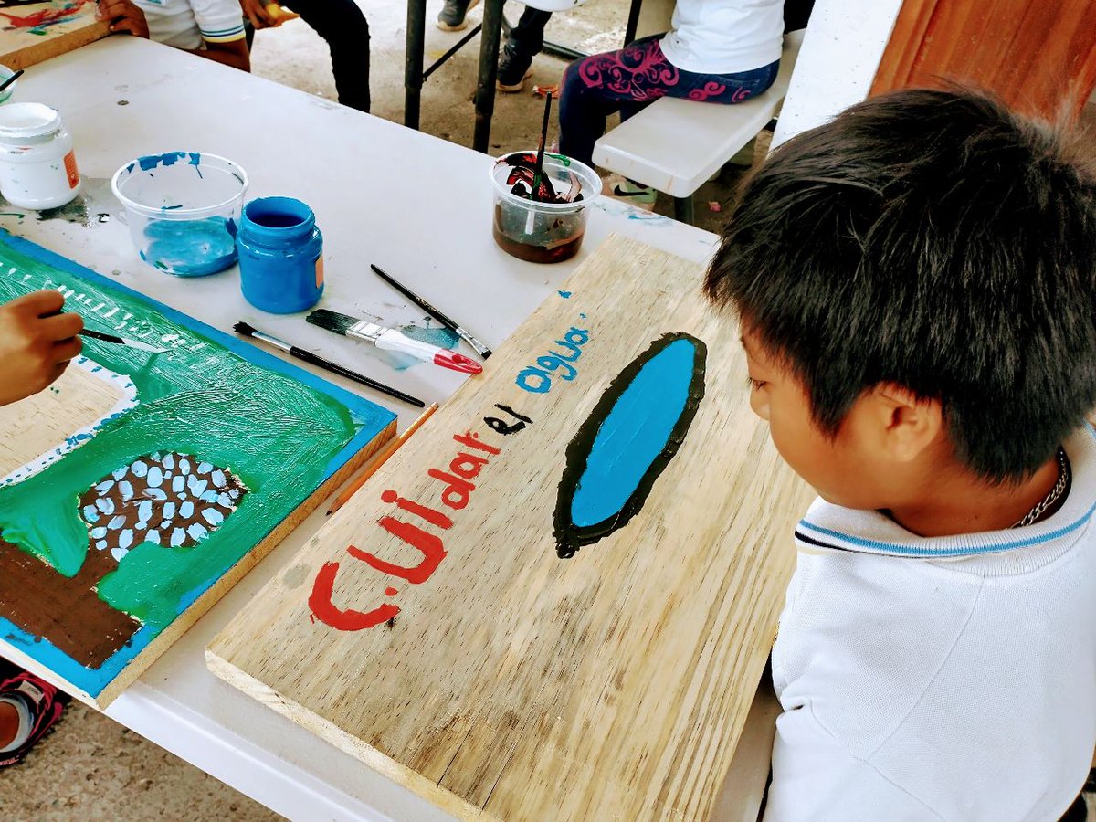 AmigosSianKaan's tweet photo. #AmigosdeSianKaan visitó la primaria Melchor Ocampo para elaborar letreros de sensibilización ambiental, actividad parte de la etapa final del programa Eres Agua ¡Toma Conciencia! #MayaKaan #Kuxatur #SACTUN #AccionesPorLaNaturaleza #EresAguaTomaConciencia #ConservacionAgua 💧🌎 https://t.co/p28inaIPP5