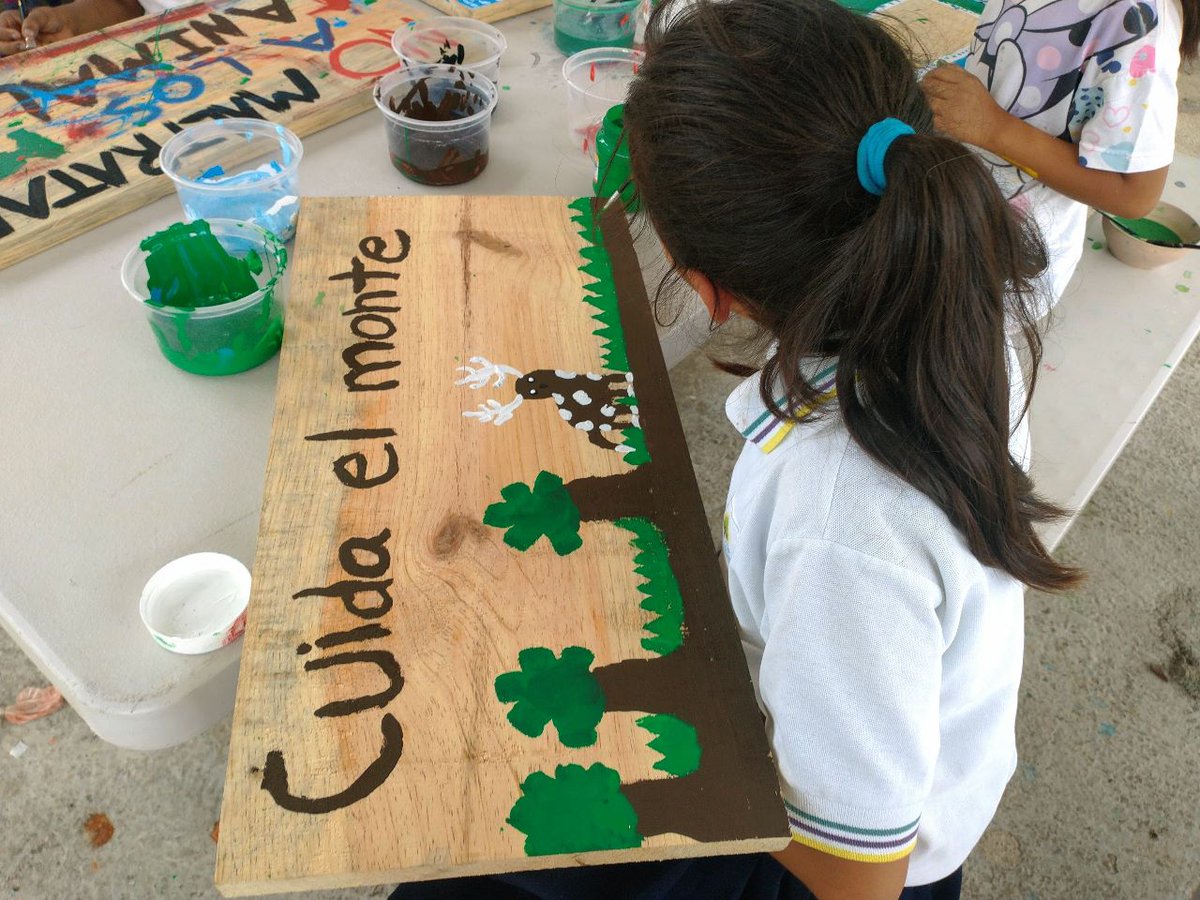 AmigosSianKaan's tweet photo. #AmigosdeSianKaan visitó la primaria Melchor Ocampo para elaborar letreros de sensibilización ambiental, actividad parte de la etapa final del programa Eres Agua ¡Toma Conciencia! #MayaKaan #Kuxatur #SACTUN #AccionesPorLaNaturaleza #EresAguaTomaConciencia #ConservacionAgua 💧🌎 https://t.co/p28inaIPP5