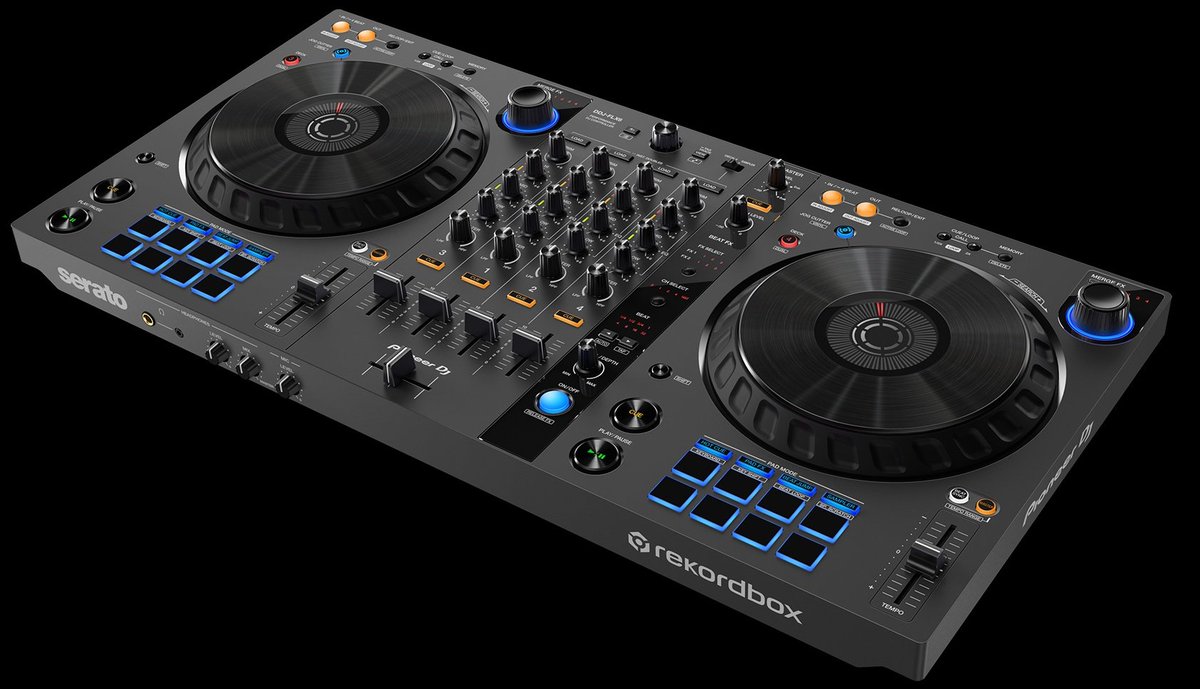 Guess who FINALLY just bought the Pioneer DJ DDJ-FLX6-GT?

*slowly raises paw* >w>