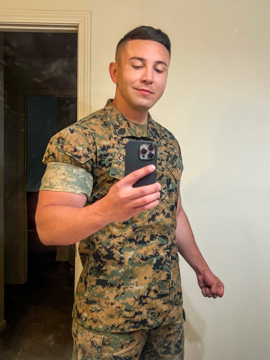imreadyfreddy_'s tweet photo. Rt if you support the troops 😜

Left or right? 
Mouth or hole? 😛💦 https://t.co/Gvy6f1tGVP