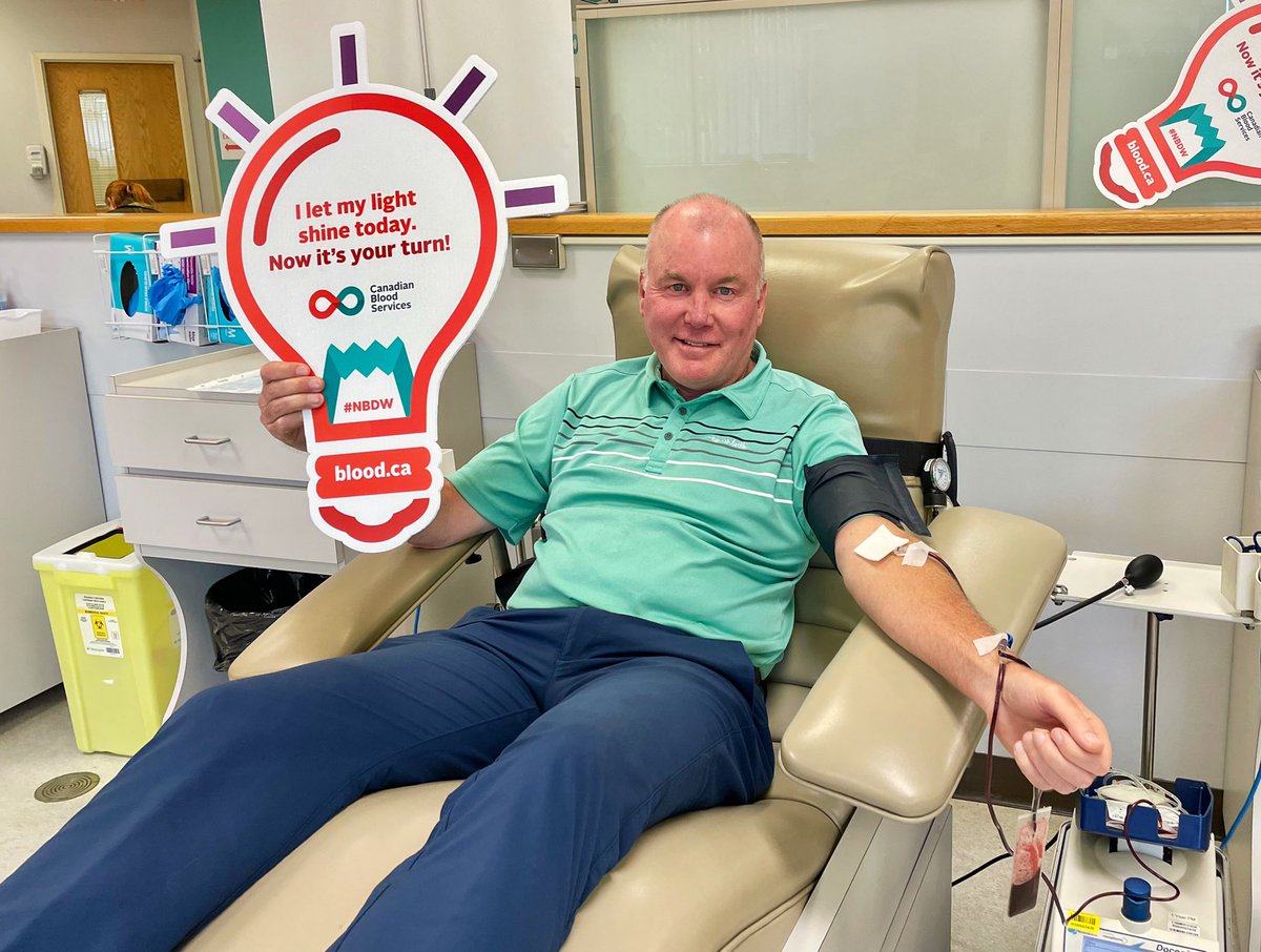 AM800CKLW's tweet photo. Team Bell Media is out today supporting #NationalBloodDonorWeek! 🩸💉❤️

More than 100,000 new donors are needed every year to strengthen @CanadasLifeline! Make a difference today! Visit https://t.co/8Vx5TOMSIg to book your first or next appointment! https://t.co/EwAwDRSNVW