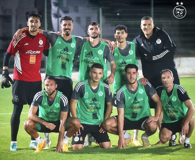 la_vagueverte's tweet photo. L’équipe victorieuse ce soir ! ✅🇩🇿

Benbot / Bounedjah / Aouar / Loucif / Belkebla / Bouanani / Belaïd ⚔️⚔️⚔️ https://t.co/4HBOEEYQiQ