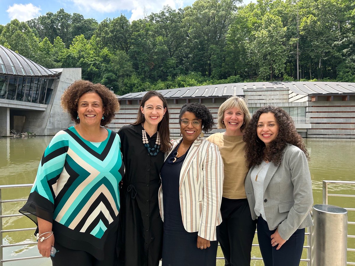 Hub leaders assemble! Great learning, great sharing among my @NPR member station colleagues from right @vdelatorre @adrienehill @priskaneely @corriemac & me @crystalbridges #waltonfamilyfdn