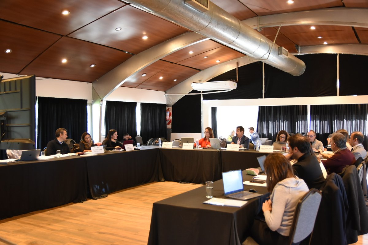 ecovinaarg's tweet photo. En la ciudad de Rosario, Santa Fe, se realizó la sexta sesión del Consejo Directiva de Ecovina. Encabezada por su presidente, Abel de Manuele, se trabajó sobre las necesidades del Ente para avanzar en la conformación del organismo.  
Mas info: https://t.co/jPmCfrutM1 https://t.co/dLBomR49Cc