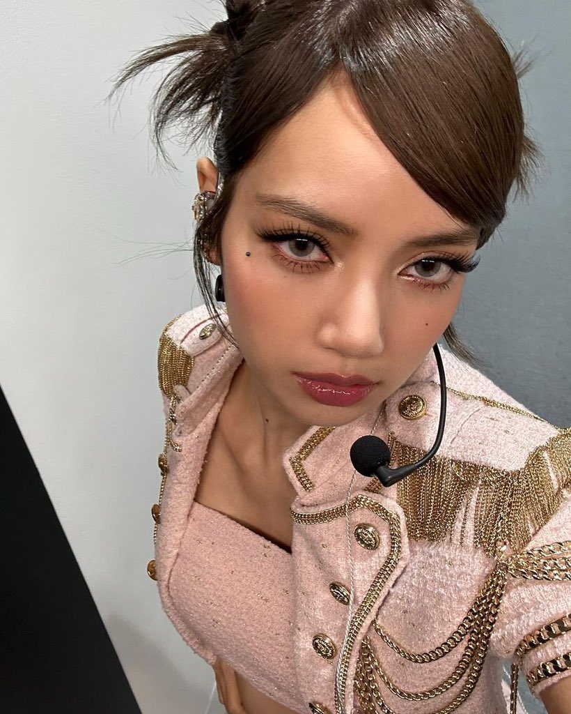 blackpinkbabo's tweet photo. Lisa IG update 💛 @Blackpink https://t.co/tYu5ZsBOdD