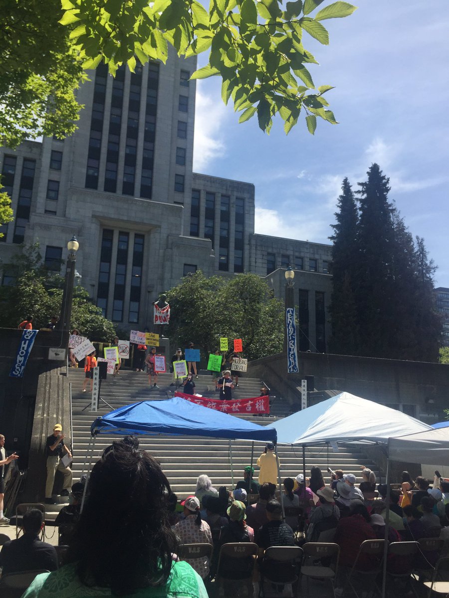 MainlanderNews's tweet photo. Another strong showing of community support at City Hall against condos at 105 Keefer #vanpoli https://t.co/MCg4hnc5vm