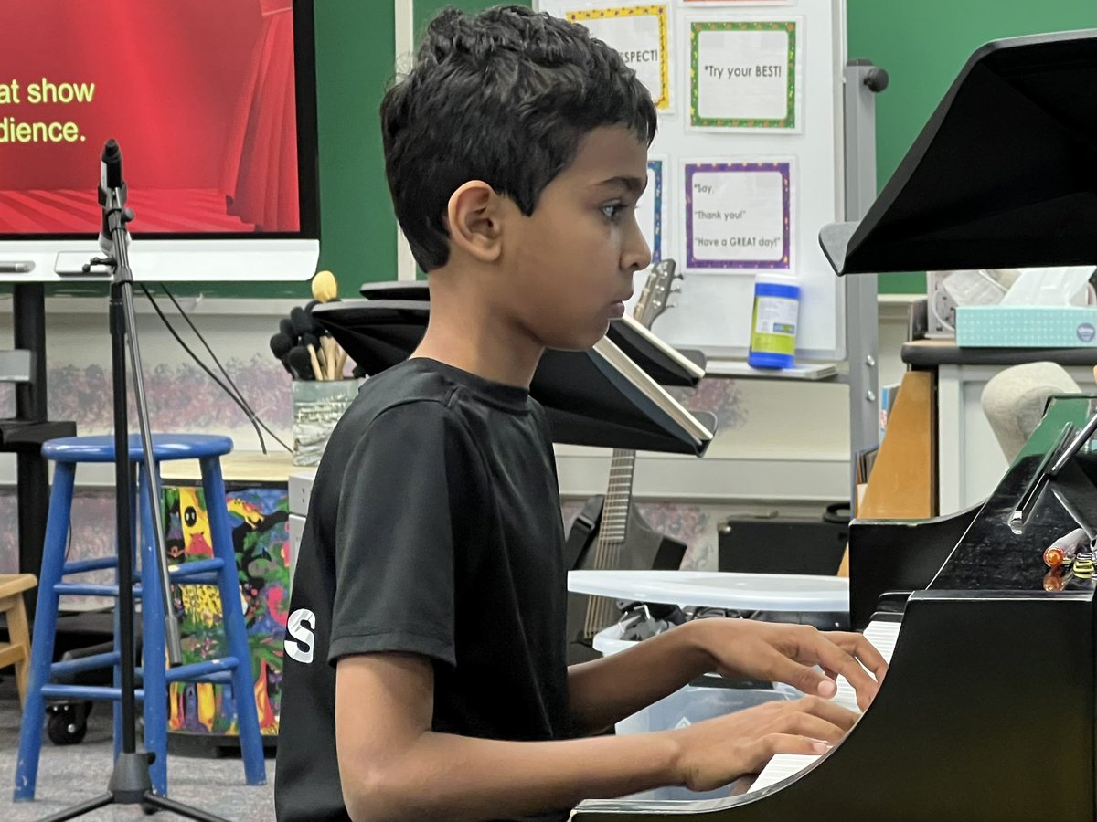 Amber Rago tweet media