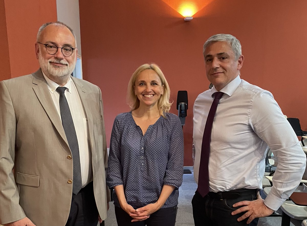 MarcGueniot's tweet photo. Belle conférence @hermesgaranger « Cheminement de la bienveillance vers la cohérence » 👏👏👏
Organisation #BEF Charleville/Sedan #AFDET 👌
#méditation #ventral @aitrene1 @AFDET1 @CLEEdeSedan @lyceejbClement @LyceePBayle @lyceebazin @ArdennesGreta https://t.co/s08y8vZzW5