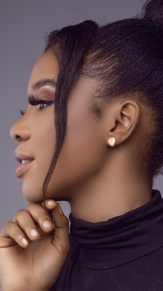 chigolarry's tweet photo. Hello everyone. My name is Chigozirim and I am a Makeup artist. 
250k would enable me get more equipments for my makeup business including lights, pro makeup chair and more products. It would also aid me in publicity to reach more people.

@brassmoneyhq tag  is @chigolarry https://t.co/vfdKfk7W3R