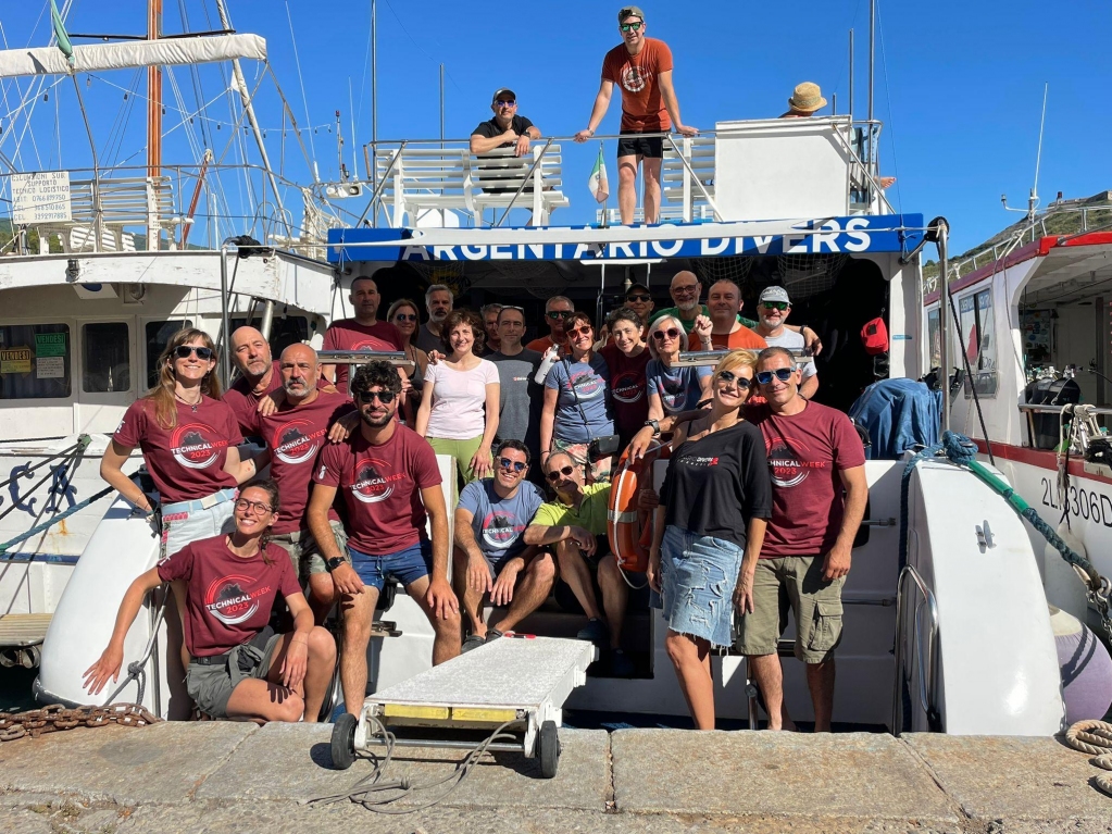 argentariodiver's tweet photo. Argentario Technical Week 2023 Iniziata!!!!!! 

Ps: Buona giornata da quelli del lunedì ...dal Giglio!! 

#argentario #diving #argentariodivers #technicaldiving #rebreather #scubadiving #biology #SUEXdpv #divingmedicine #decompressiondiving #scubalife
 https://t.co/QyViltzrlH https://t.co/Gar7pMQzCe