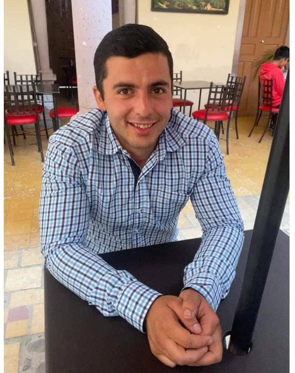 El es OMAR JEOVANI PADILLA VILLALPANDO, tiene 25 años y la última vez que se le vio fue en San Juan de los lagos, Jal.

 Ayúdale a regresar a casa, si sabes algo sobre su paradero o le has visto, no dudes en llamar ☎️al 911 ó 089 ó 3331456314