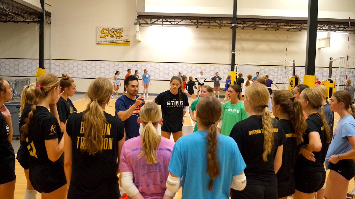 Day 1 of College Elite Camp: complete✅

Great job players & thank you to all the coaches who came out today to share their time & knowledge for these young, aspiring athletes!! 

See you back in the gym tomorrow💪🏼🐝

#volleyball #volleyballgirls #summercamp #campseason #mkesting