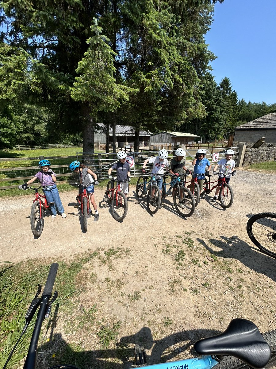 MissGJackson1's tweet photo. Red group had an exhilarating afternoon mountain biking through the Lineham Farm woods! https://t.co/TaDJMJEAN2