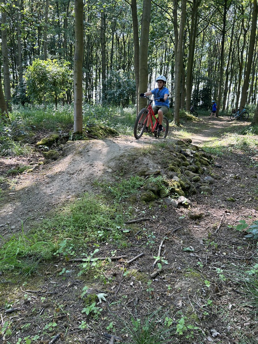 MissGJackson1's tweet photo. Red group had an exhilarating afternoon mountain biking through the Lineham Farm woods! https://t.co/TaDJMJEAN2