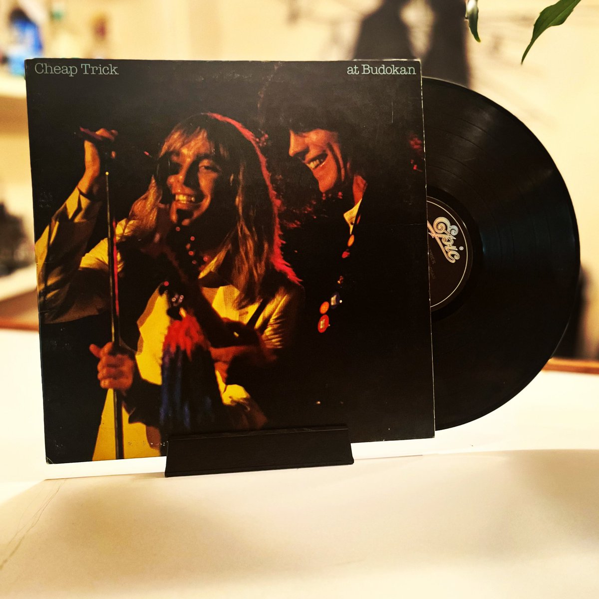 Going live! 

||Cheap Trick at Budokan-Cheap Trick (1978)||
#vinyl