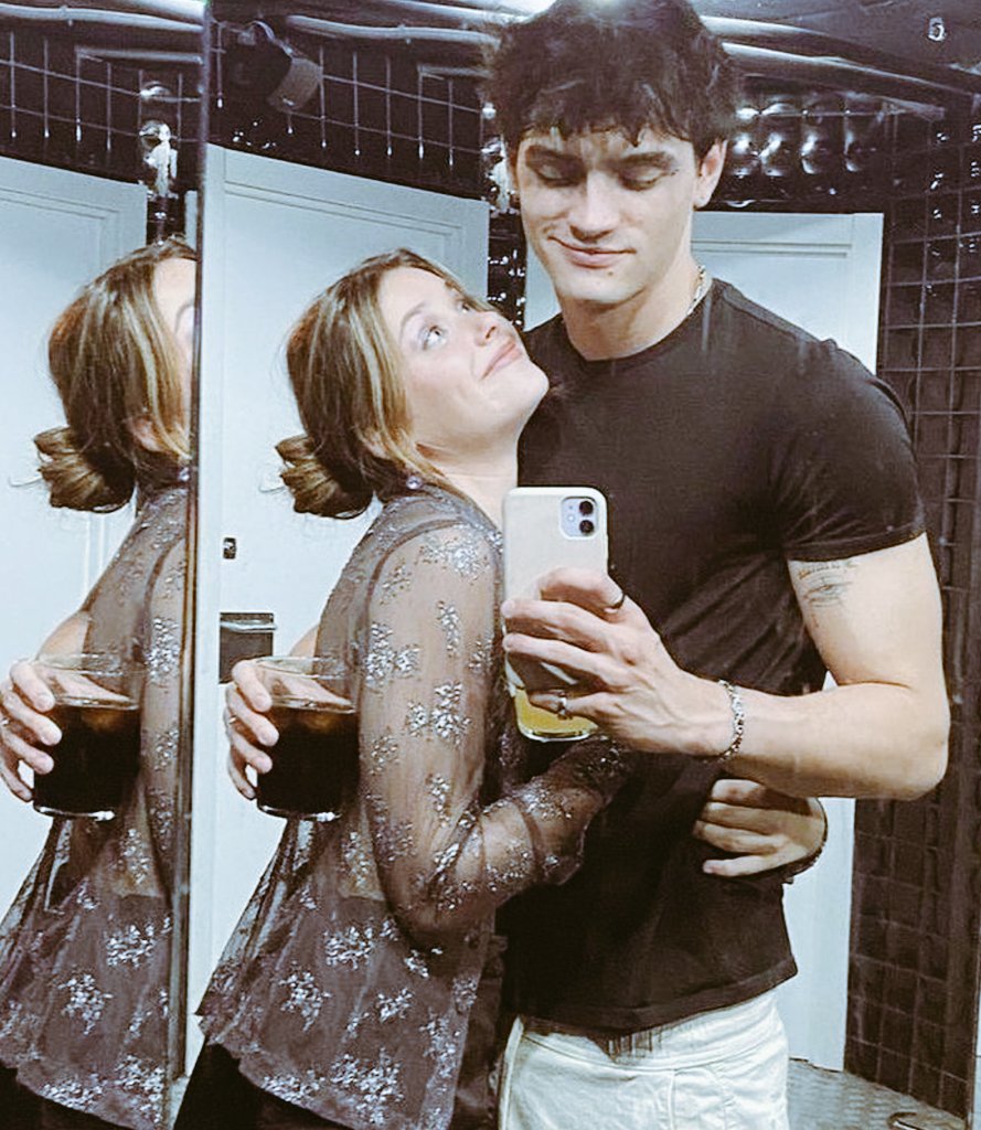 beth_0729's tweet photo. Holis, soy Beth de Perú, volví a Twitter después de mucho tiempo.
Sigo a Nic y a Gaby desde que los presentaron como protagonistas de la pelí, que de paso añado, es la mejor adaptación que han hecho 😍. 
Espero ser bienvenida y llevarme bien con tod@s! 💓
#integracionculpable https://t.co/S4mqExZW5T