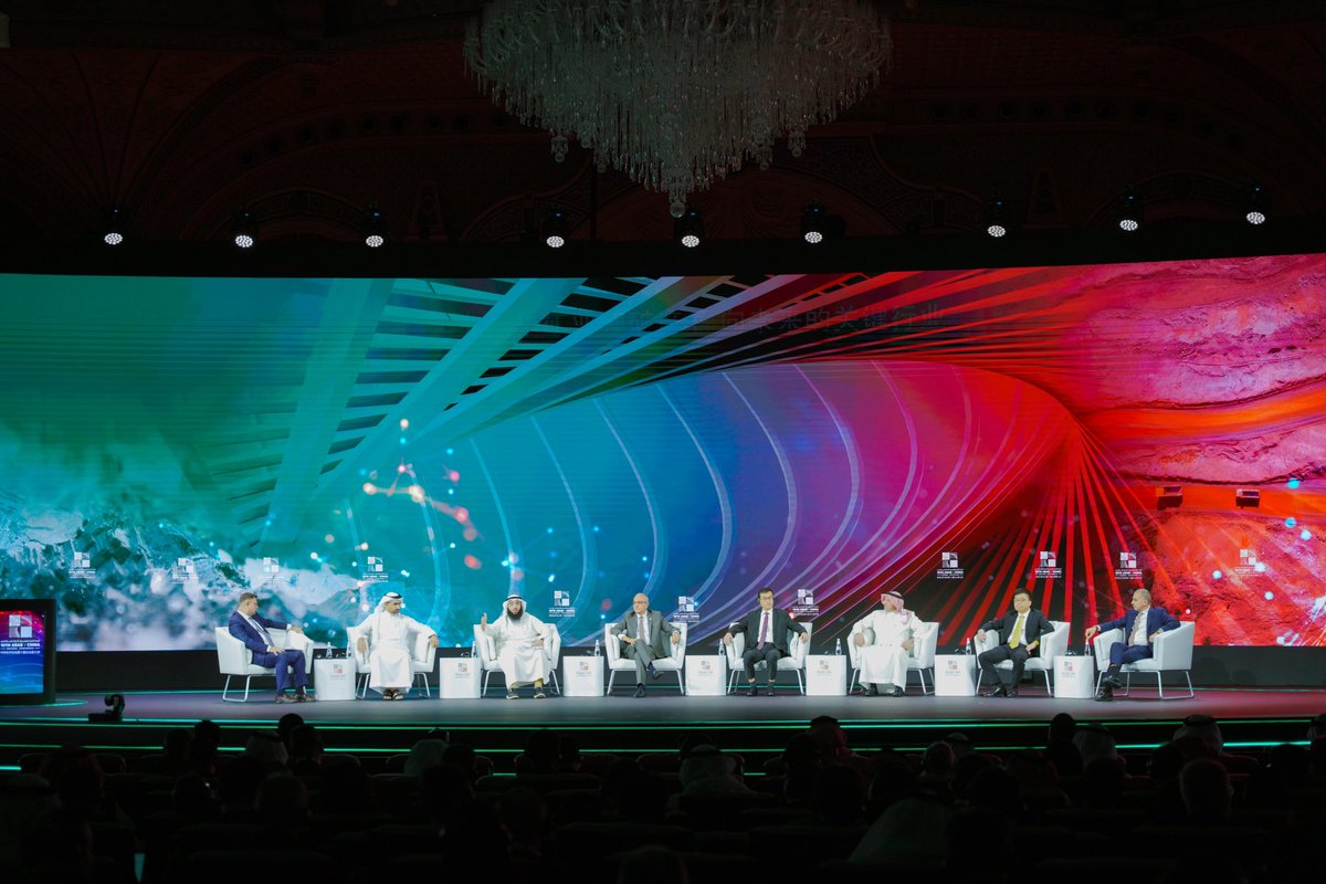 أكدت خلال مشاركتي في #مؤتمر_الأعمال_العربي_الصيني، أن التكامل الصناعي هو الفكرة الرئيسية التي تنطلق منها الشراكة بين المملكة العربية السعودية والدول العربية والصين، الأمر الذي سيساهم في تحقيق التنمية الصناعية المستدامة وجذب الاستثمارات الصناعية للمملكة.