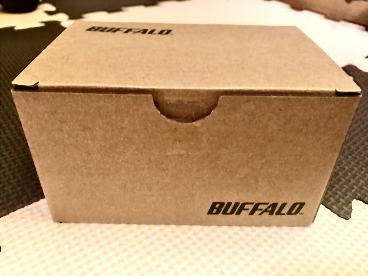 Count_Editing's tweet photo. バッファローのスイッチハブを買いました。
@BUFFALO_melco 

パソコン1台しか有線LANを使えなかったのが、複数台使えるようになった。

これで、LANケーブルの抜き差しが無くなるのは幸せすぎる！！

#バッファロー
#エンジニアと繋がりたい 
#駆け出しエンジニアとつながりたい https://t.co/FZL9B0AM7V