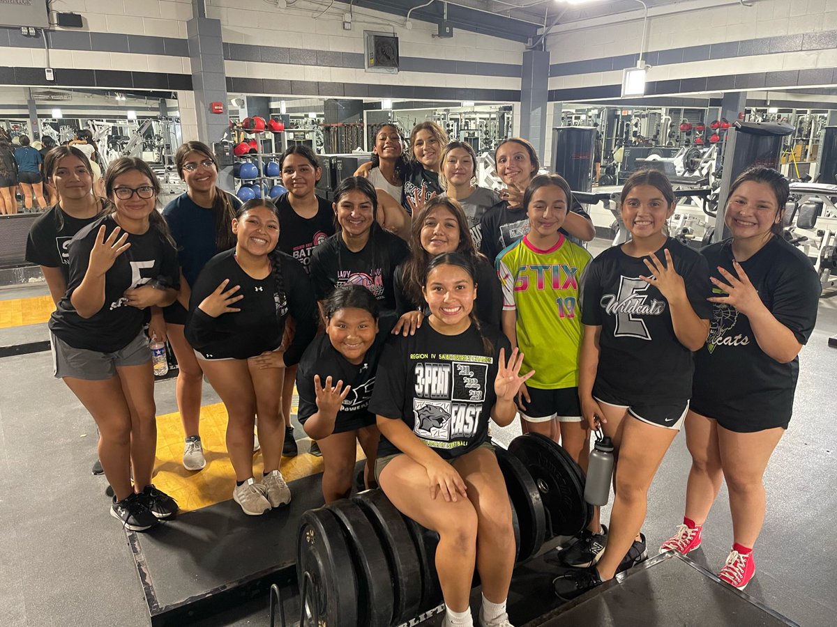 Rain 🌧️ Day No problem for these athletes! 
Week 2 in the books 

Now to enjoy the weekend! See everyone Monday Rise and Grind!
