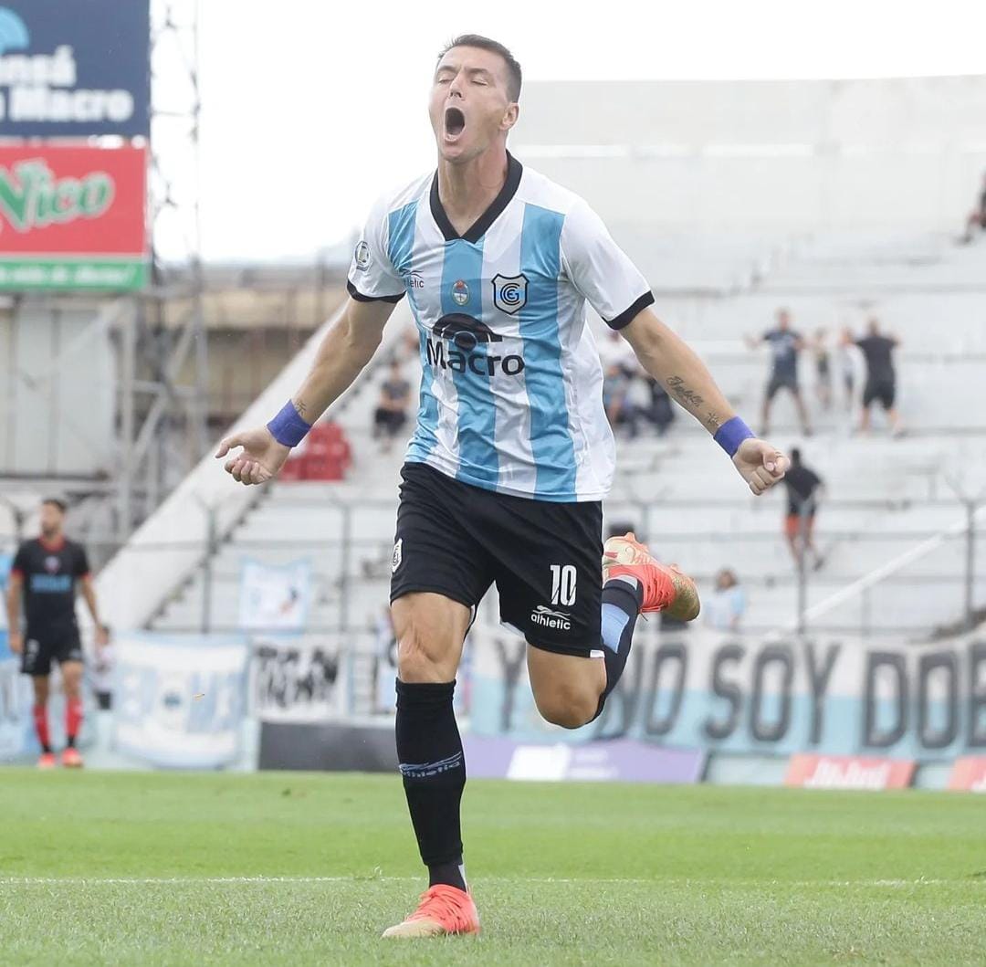 #PrimeraNacional | SE VA LEANDRO

El experimentado atacante, Leandro González, no continuará en #GyEJujuy y su próximo destino será Olimpo (BB), equipo que milita en el torneo Federal A.