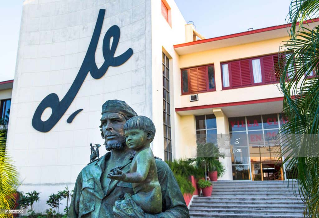 CanalCaribeCuba's tweet photo. #Cuba 🇨🇺⭐️ | El aniversario 95 del nacimiento de Ernesto Guevara y el 178 de Antonio Maceo se conmemorarán en Santa Clara, este 14 de junio, en la actividad nacional  por la efeméride, se informó hoy en esa ciudad.

#MaceoYCheViven 🖇️ https://t.co/nARBIwwj8T https://t.co/oCRAd9H5kU