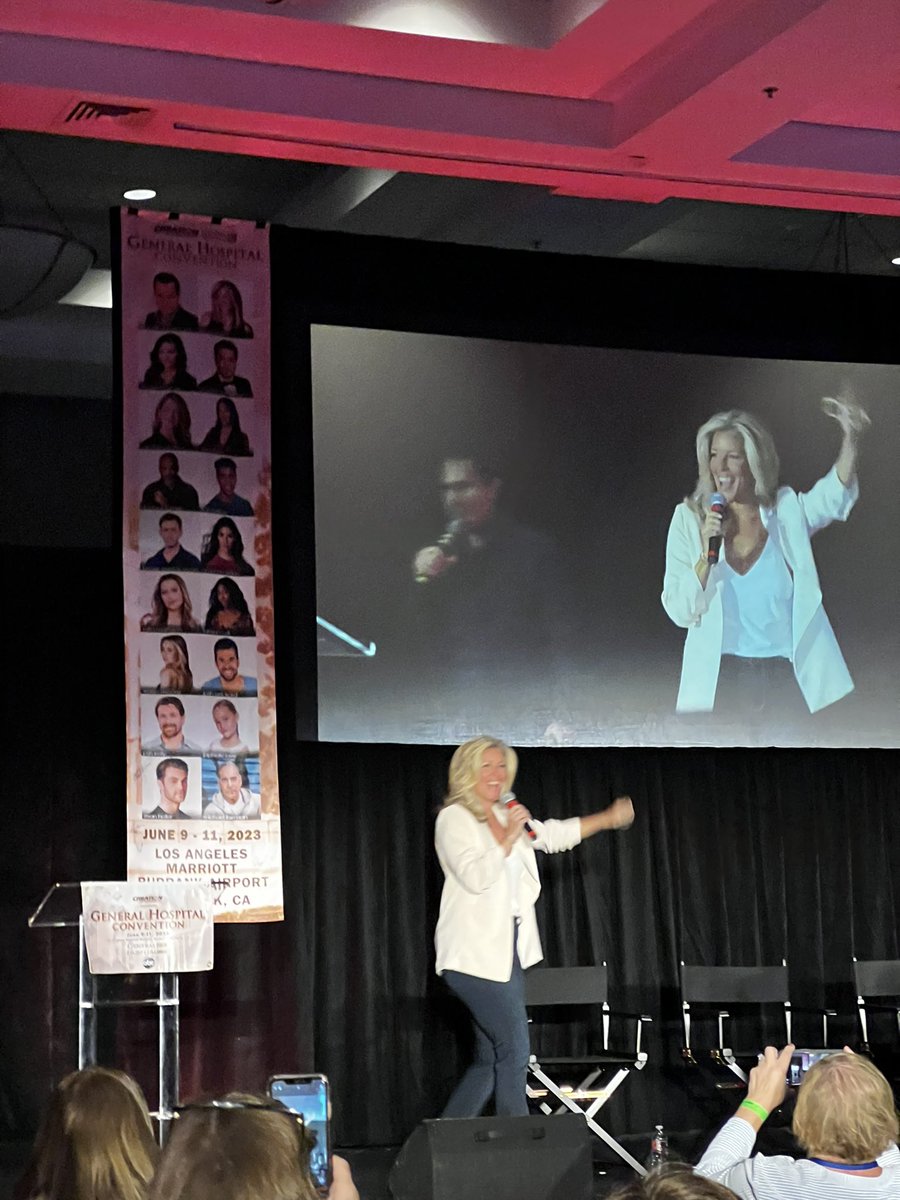 SugarNStitches's tweet image. Really enjoyed seeing @lldubs as she hosted the #GHConvention all weekend. She kept things going and was happy to answer questions and entertained us all in between panels. Thanks for spending so much time with us, Laura!

#GH