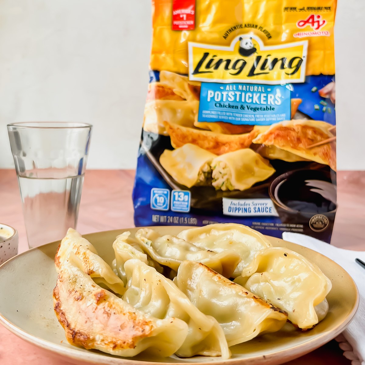 LingLingPanda's tweet photo. Indulge in the delightful contrast of textures with Ling Ling Potstickers - featuring a crispy golden base and a flawlessly tender top. It's the ultimate example of Potsticker excellence 🥟👌🏼🤤

Check out the link in our bio to experience the taste of Ling Ling! https://t.co/82ytwvx5db