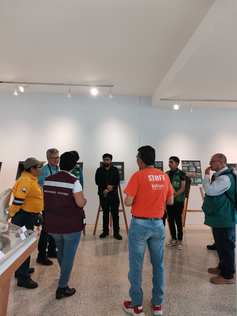 Memorias de un biólogo, exposición, se ha ido, por ahora. El equipo del Laboratorio del doctor Matías Martínez Coronel del Depto. de Biología de la #UAMI y organizadores de esta exhibición, nos comparte estas imágenes de la clausura del pasado 9 de junio en la Galería de arte.