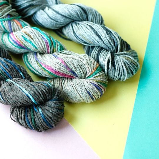 knitknotnatter's tweet photo. Summer is sailing along, have you taken a deep dive into the @BerrocoYarn Splash collection yet? Can't go wrong with these vibrant color choices in an organic cotton blend...perfect for cool &amp; airy summer projects! 🌊😎

#LYS #KKN #BerrocoYarn https://t.co/isiTeAVtap