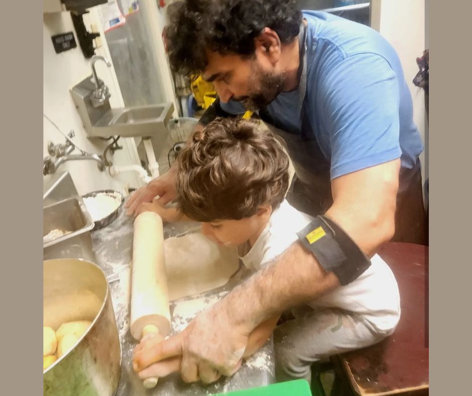 JasmineFusion's tweet photo. The restaurant is CLOSED TODAY to celebrate the 4th birthday of this little baker! See you at the regular time tomorrow. #happybirthdaytoyou #familytime #fourisabigkid https://t.co/imUROa4okX