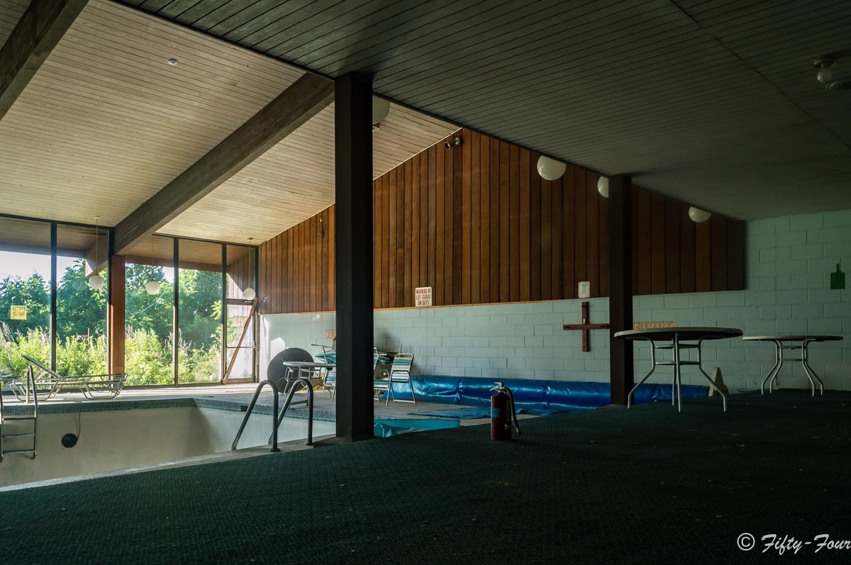 imWillyo's tweet photo. Pocono Honey Moon Resort Throwbacks 

c. 2014 https://t.co/RTNIg4apJF