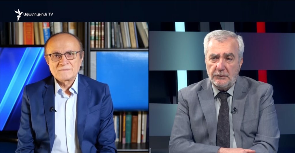 MassisPost's tweet photo. Անդրանիկ Քոչարեան. «Մեր Բանակը Վերազինուելու Եւ Ժամանակակից Զէնք Ունենալու Հնարաւորութիւնները Կ'իրագործէ» - https://t.co/7008yO2eQn #armenia #armenian https://t.co/Q05U1TdIqt