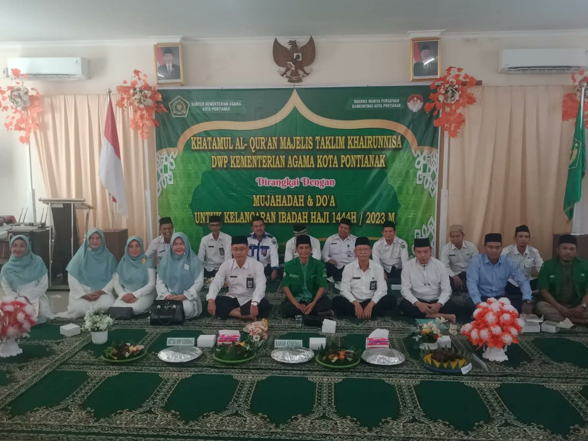 BukhoriNEW's tweet image. Khotmil Qur'an, Mujahadah dan Doa Bersama untuk kelancaran Ibadah Haji 1444 H/2023 bersama Majlis Taklim Khairunnisa di Aula Kantor Kemenag Kota Pontianak.

#kemenagkotapontianak
#ansorpontianak
#mujahadah
#doabersama