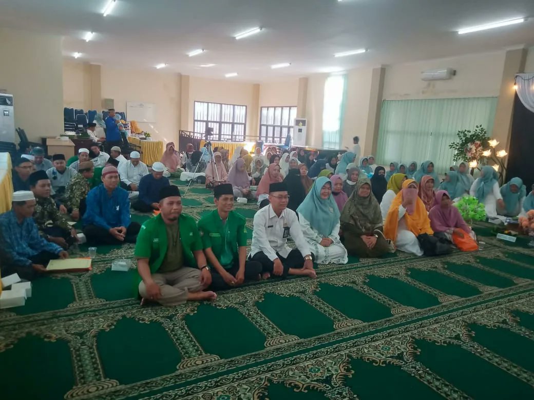 BukhoriNEW's tweet image. Khotmil Qur'an, Mujahadah dan Doa Bersama untuk kelancaran Ibadah Haji 1444 H/2023 bersama Majlis Taklim Khairunnisa di Aula Kantor Kemenag Kota Pontianak.

#kemenagkotapontianak
#ansorpontianak
#mujahadah
#doabersama