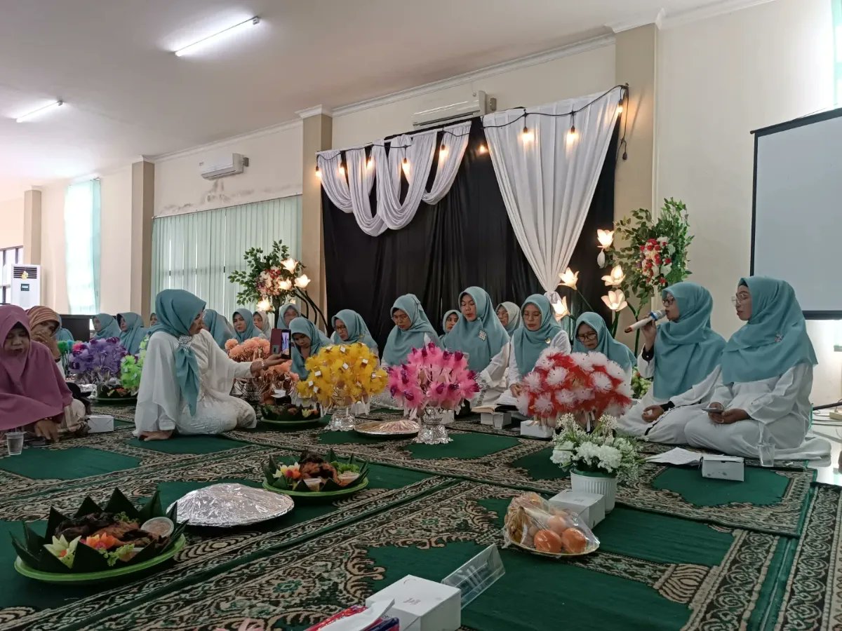 BukhoriNEW's tweet image. Khotmil Qur'an, Mujahadah dan Doa Bersama untuk kelancaran Ibadah Haji 1444 H/2023 bersama Majlis Taklim Khairunnisa di Aula Kantor Kemenag Kota Pontianak.

#kemenagkotapontianak
#ansorpontianak
#mujahadah
#doabersama