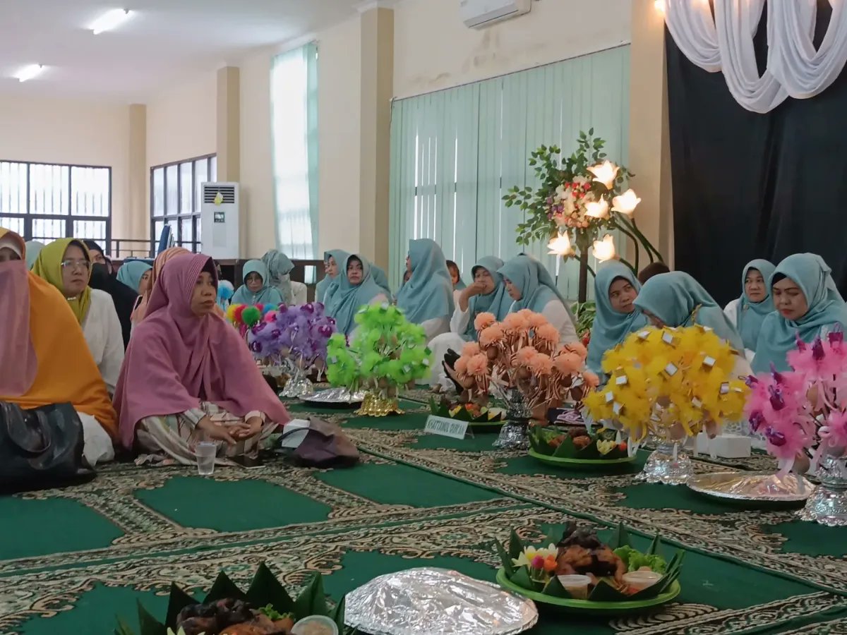 BukhoriNEW's tweet image. Khotmil Qur'an, Mujahadah dan Doa Bersama untuk kelancaran Ibadah Haji 1444 H/2023 bersama Majlis Taklim Khairunnisa di Aula Kantor Kemenag Kota Pontianak.

#kemenagkotapontianak
#ansorpontianak
#mujahadah
#doabersama