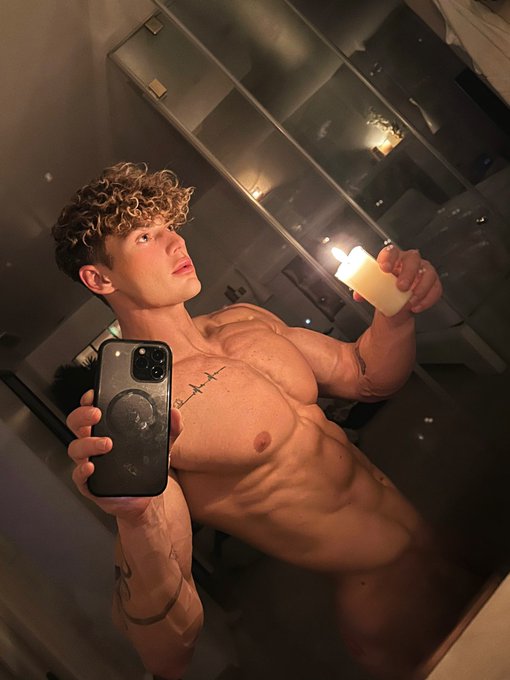 Think I could take the heat&hellip;? 😈🔥 #candlewax https://t.co/8qwmuiInMr<a href="/tag/candlewax"class="tags">#candlewax</a>