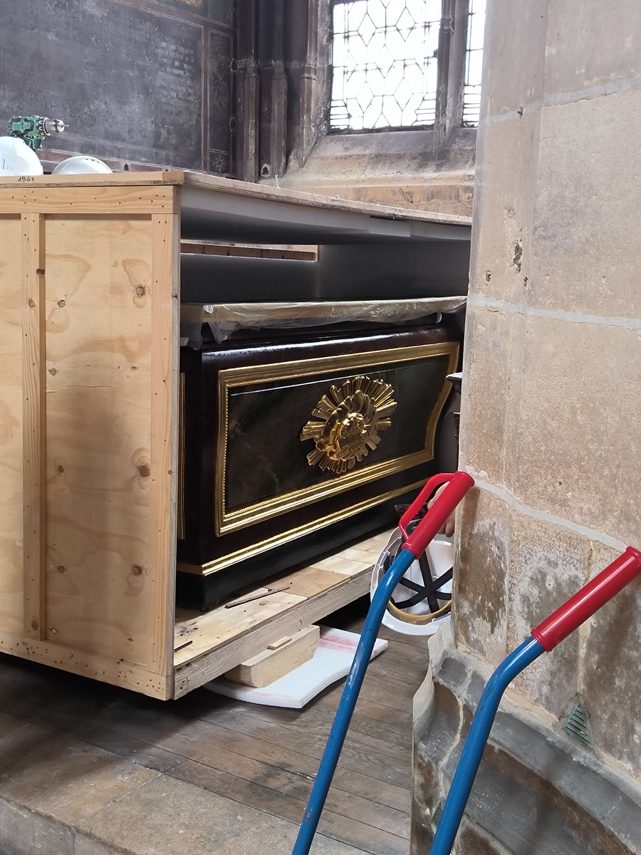 MerryParoisse's tweet photo. Bientôt vous pourrez admirer les deux autels du transept ! Encore un peu de patience ! En avant première des photos de l'intérieur du chantier ! Merci à l'entreprise #Tollis, à la Fondation Sainte Opportune, à @Paris, #COARC, @karen_taieb, @ArielWeilT. https://t.co/RqhT7y25Fy