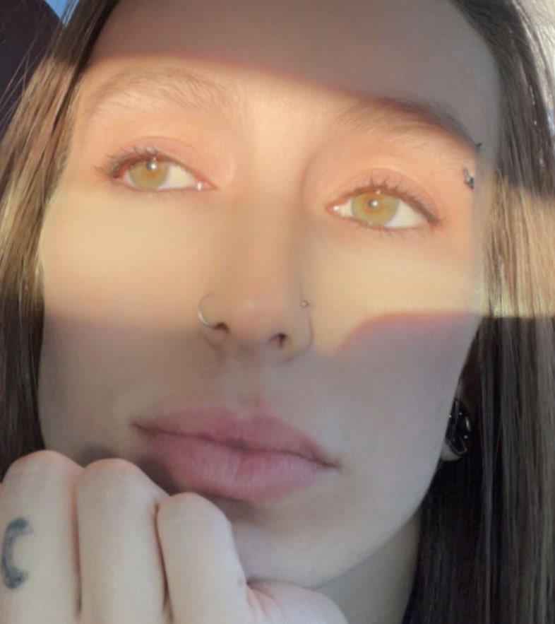 MoonBabyBitch tweet picture