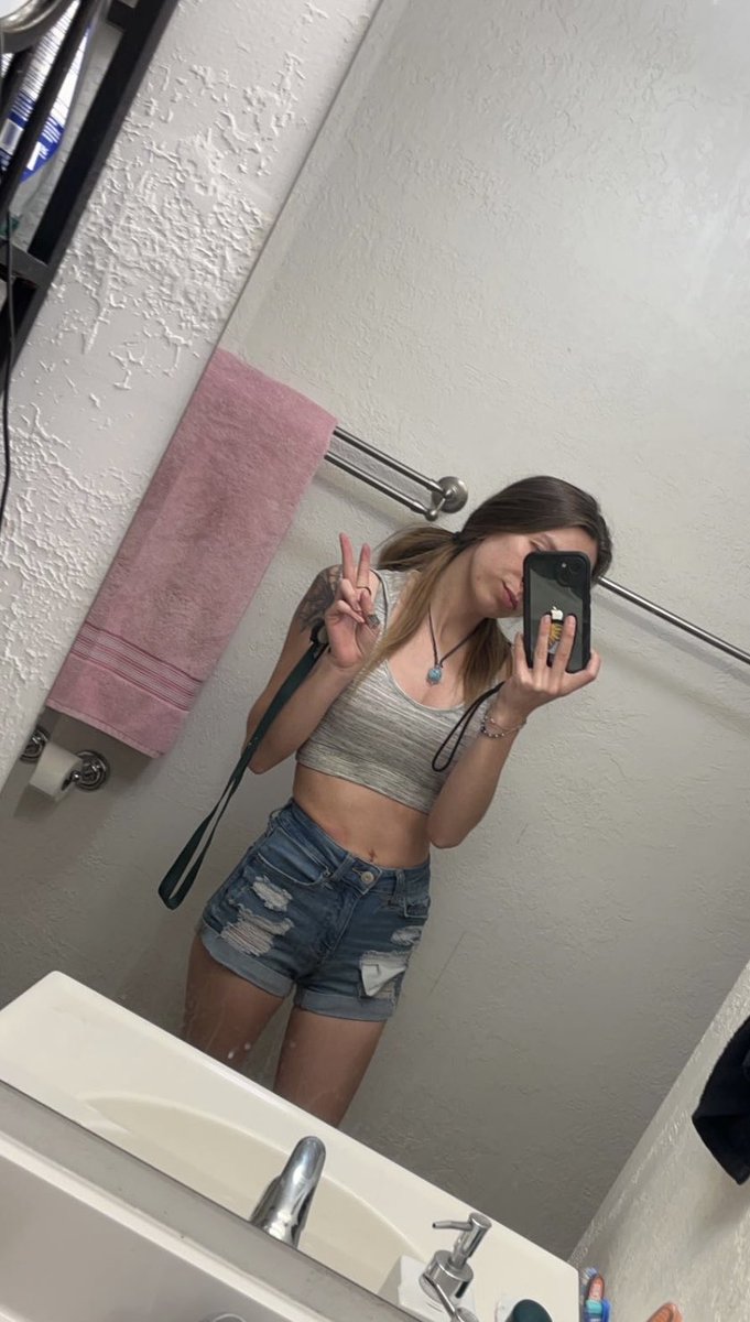 MoonBabyBitch tweet picture