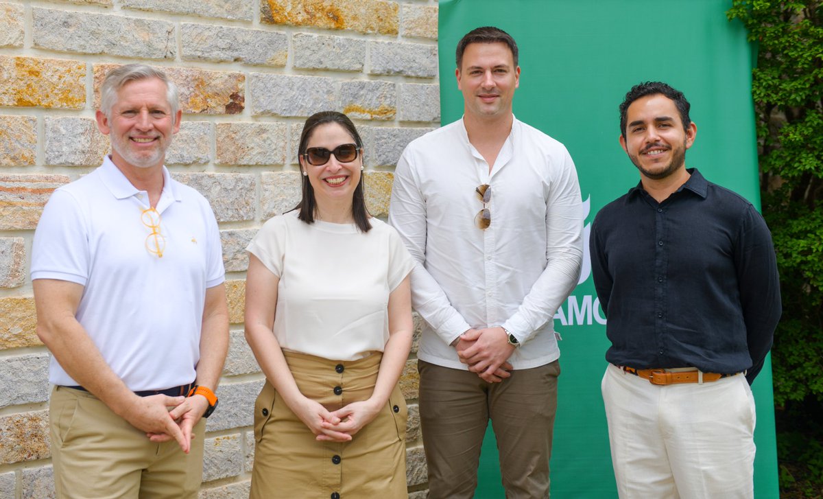 ¡Gracias <a href="/Gus_Leone/">GUSTAVO LEONE</a> por acompañarnos en la bienvenida de Sergio Rodríguez como nuevo <a href="/RectorEAP/">Rector Zamorano</a> de la Escuela Agrícola Panamericana @EAPZamorano! 

Quedamos a tus órdenes para que #Zamorano sea una de tus locaciones 😉

#ZamoranoYElMundo