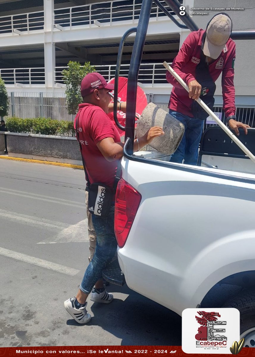 Nuestro objetivo mantener vialidades y banquetas de #Ecatepec libres de cualquier obstáculo u objeto que impida el libre tránsito, por ello este día recorrimos las avenidas Gobernadora y Simón Bolívar, para invitar a comerciantes a no obstruir la vía pública. #MunicipioConValores
