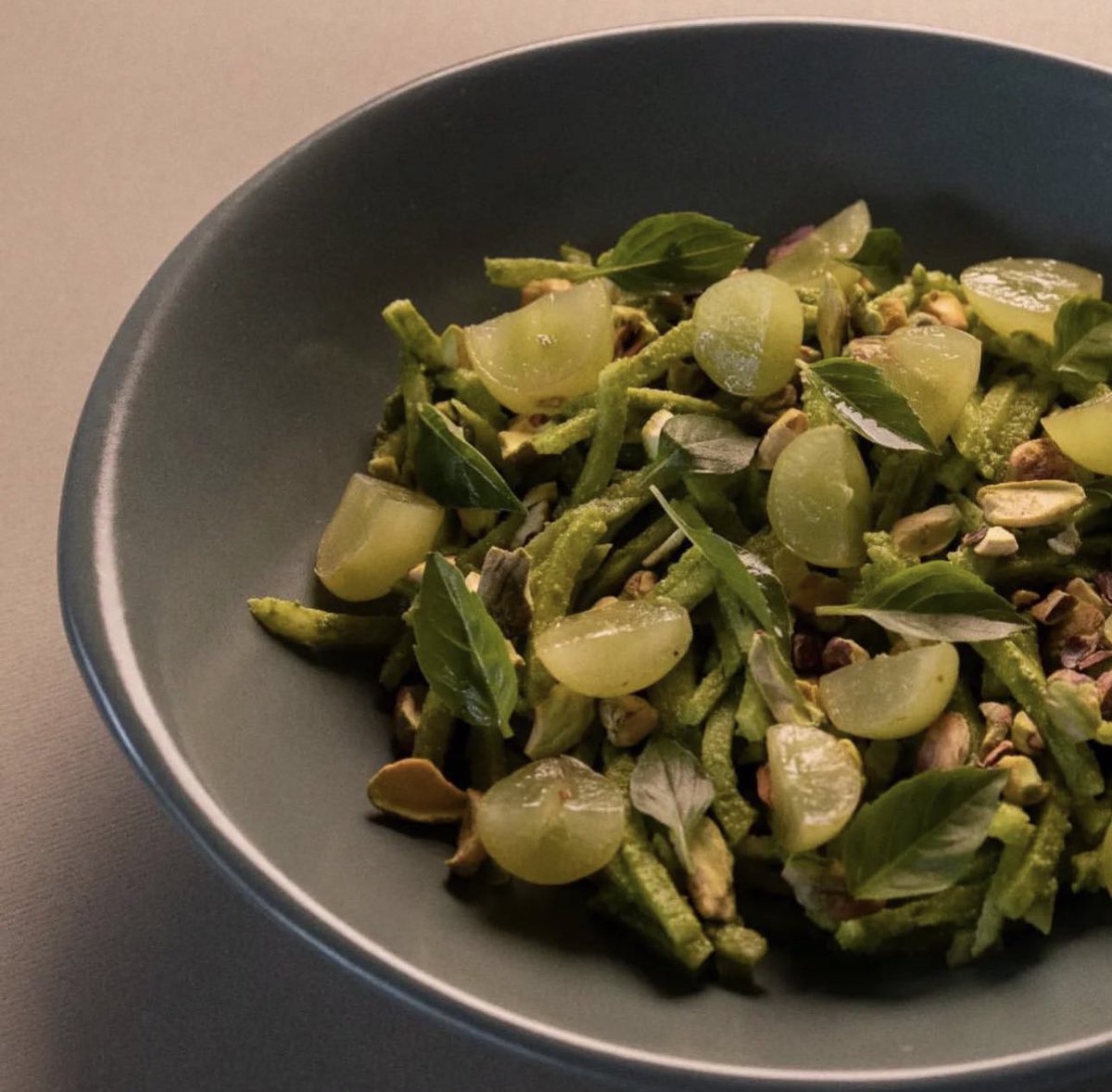 Son esos tonos verdes con los que crecí en mi verde tropical, son los que me inspiran a ser libre. 

Carmela verde 🖤