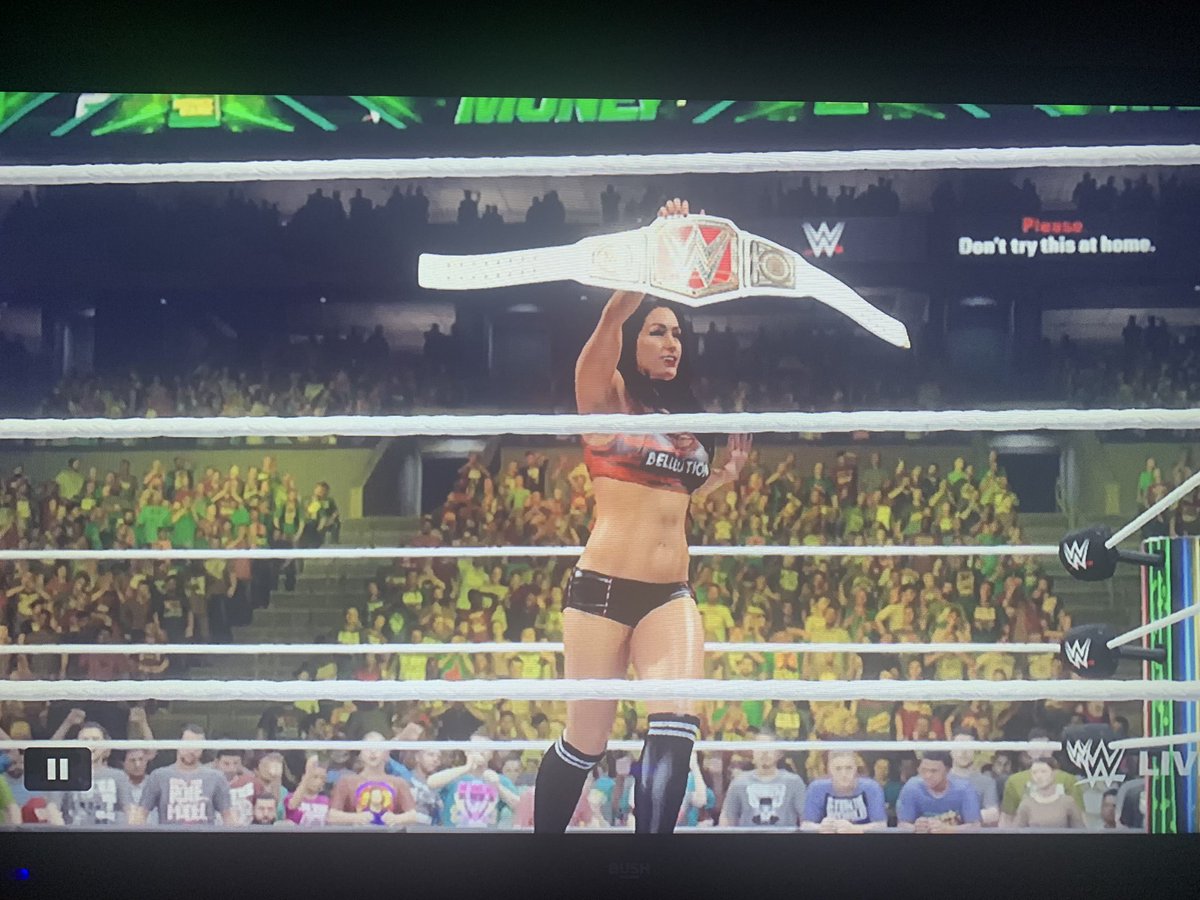 NIKKI KICKS OUT!!!!! ZOEY IS IN DISBELIEF! BRIE RUNS DOWN TO THE RING AND HITS A BELLA BUSTER ON GM SCARLETT ON THE OUTSIDE OF THE RING! ZOEY TURNS TO SEE AND NIKKI HITS THE ORIGINAL RACK ATTACK ON ZOEY! NIKKI RETAINS!!!!!!!!!!!!!! https://t.co/C9ssAWLGpy