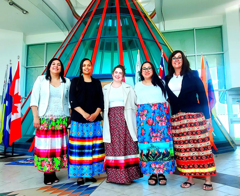 Ntawnis_Elyse's tweet image. Lots happening @ @FNUNIVCAN today! Including a gathering for Tokata HR Solutions celebrating w their employees &amp;amp; investors today. #TokataHRSolutions helps Indigenous people find meaningful employment by focusing on recruiting &amp;amp; training Indigenous talent for in-demand industries.