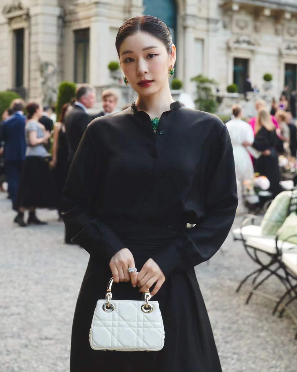 Magnificent Yuna Kim for Dior Haute Joaillerie 👑

#iceskate #フィギュアスケート #iceskating #figureskate #figureskating #Dior