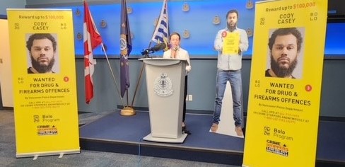 SolveCrime's tweet photo. Bolo Program is offering a reward up to $100,000 for info leading to the arrest of Cody CASEY.
Media release: https://t.co/tB7VnPMCFF.
If you have info & wish to remain anonymous, call Crime Stoppers at 1-800-222-8477, or at https://t.co/4Rh2XJ4I6V, or use the "P3 Tips" app. https://t.co/vDnpuVZvP6