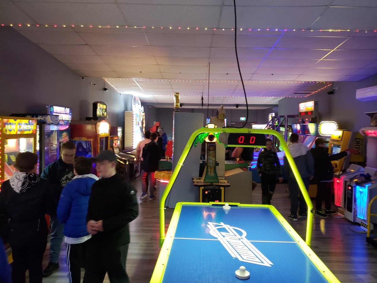 Grade7MsSmith's tweet photo. We had a ball at our Grade 7 Farewell activity today. Thank you to Riverdale Bowling Alley for having us and to @peterspizza for your support. @MrGeorgeADAC
Mr. Miller @AdmiralsAMusic @AdmiralsAcad_NL https://t.co/EXxum9NojT