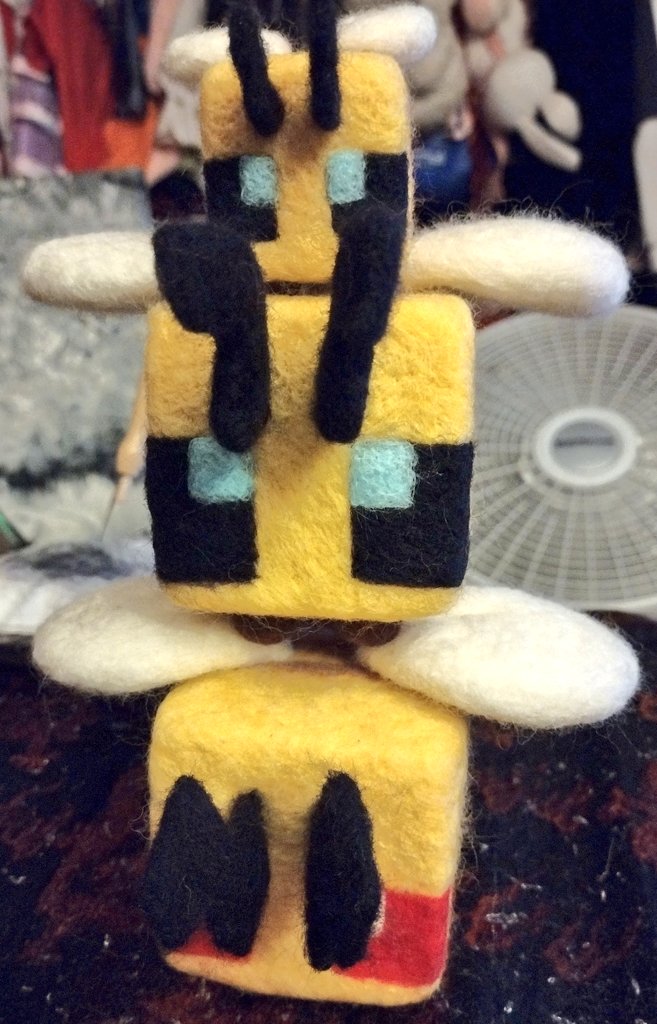 boople_snoot9's tweet photo. ✨Finished the little Minecraft bee family! The little one is my favorite and the little bee toes lol✨
#minecraftbees https://t.co/g6ihetyws4