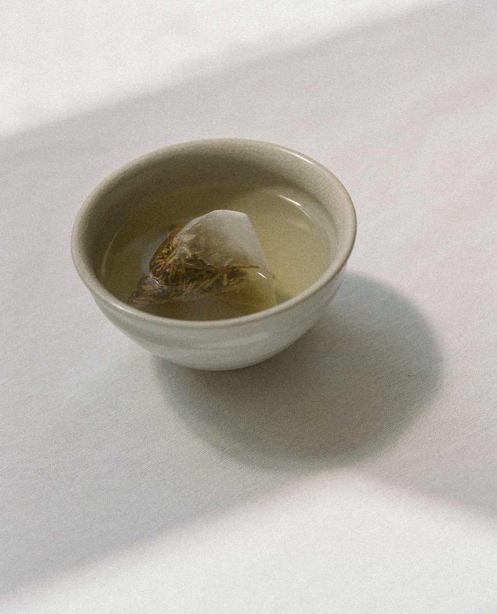 teawithtekuno's tweet photo. Simplicity in a cup—Hōjicha, Yuki.⁠
⁠
Photo @dimanchecreative https://t.co/wxtI518it4